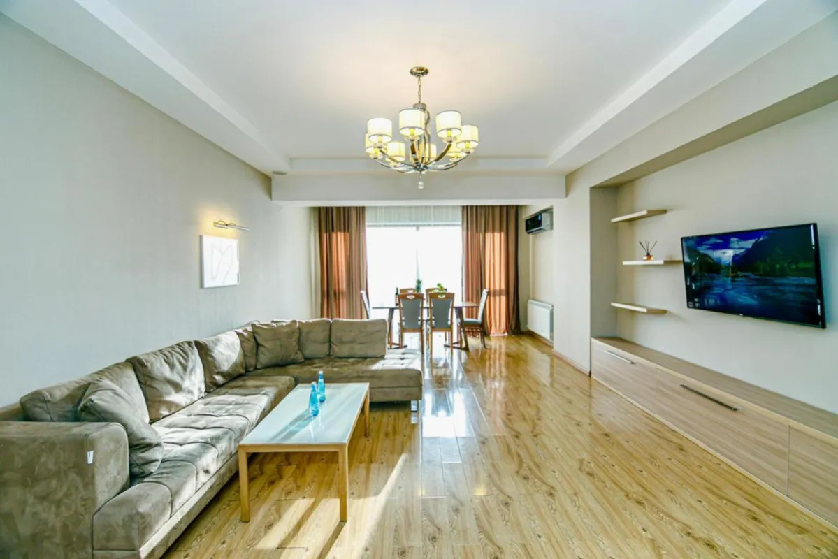 Kirayə verilir 3 otaqlı mənzil 135 m²