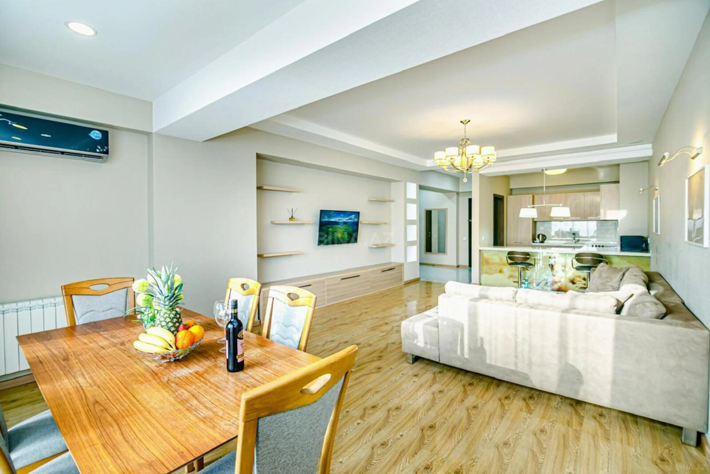 Kirayə verilir 3 otaqlı mənzil 135 m²