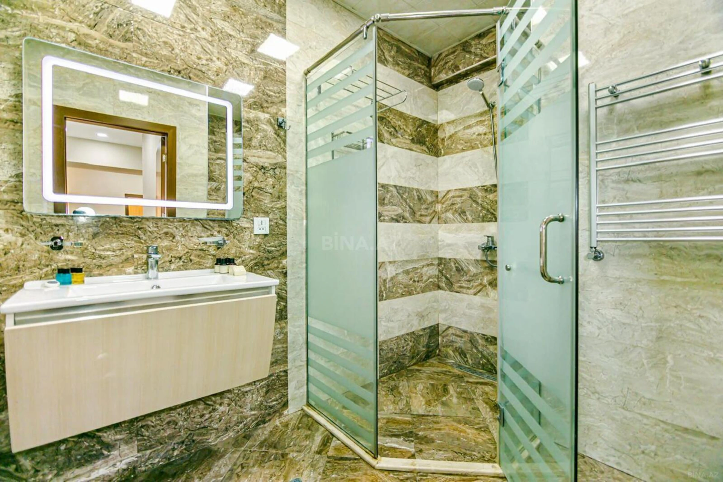 Kirayə verilir 3 otaqlı mənzil 135 m²