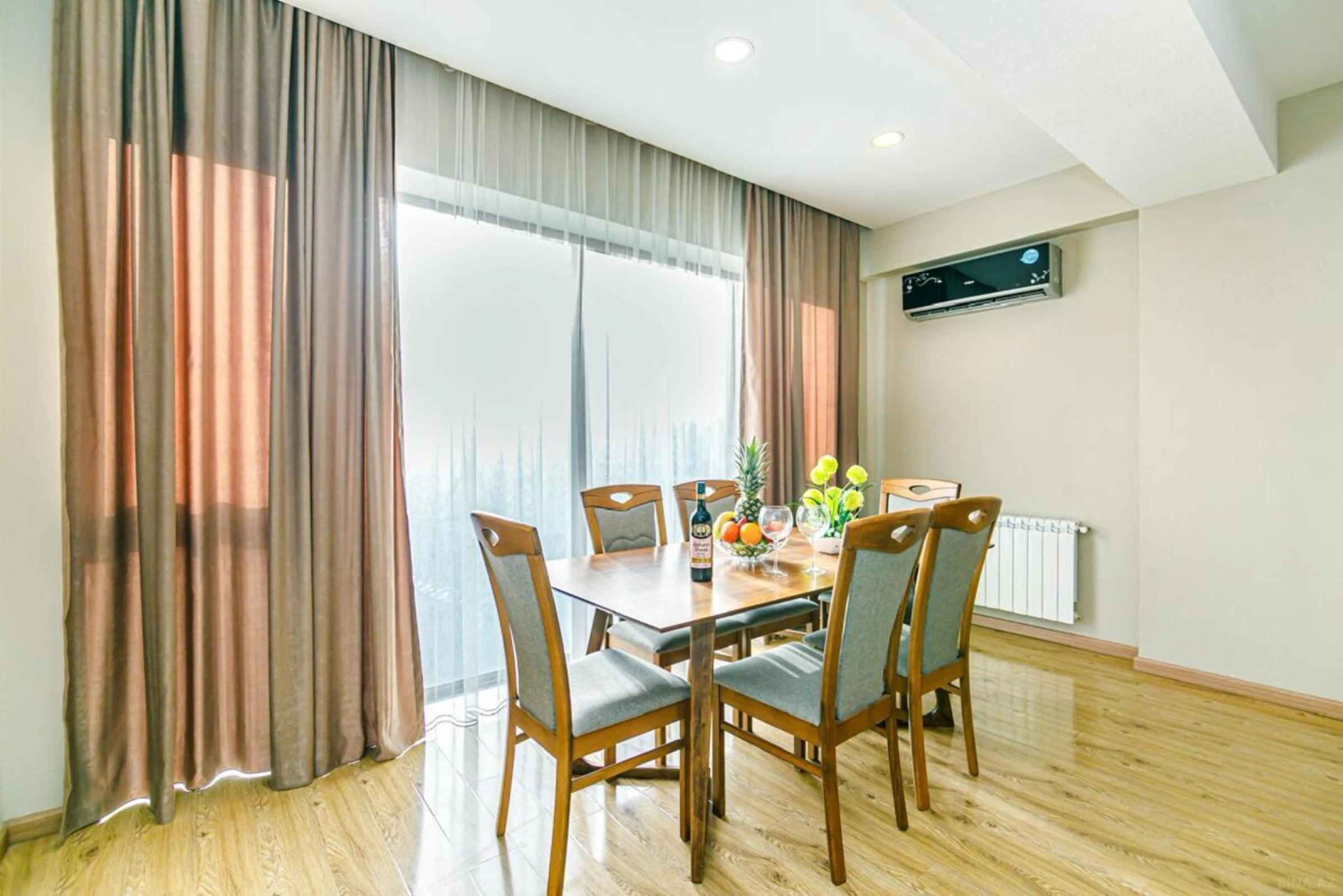 Kirayə verilir 3 otaqlı mənzil 135 m²