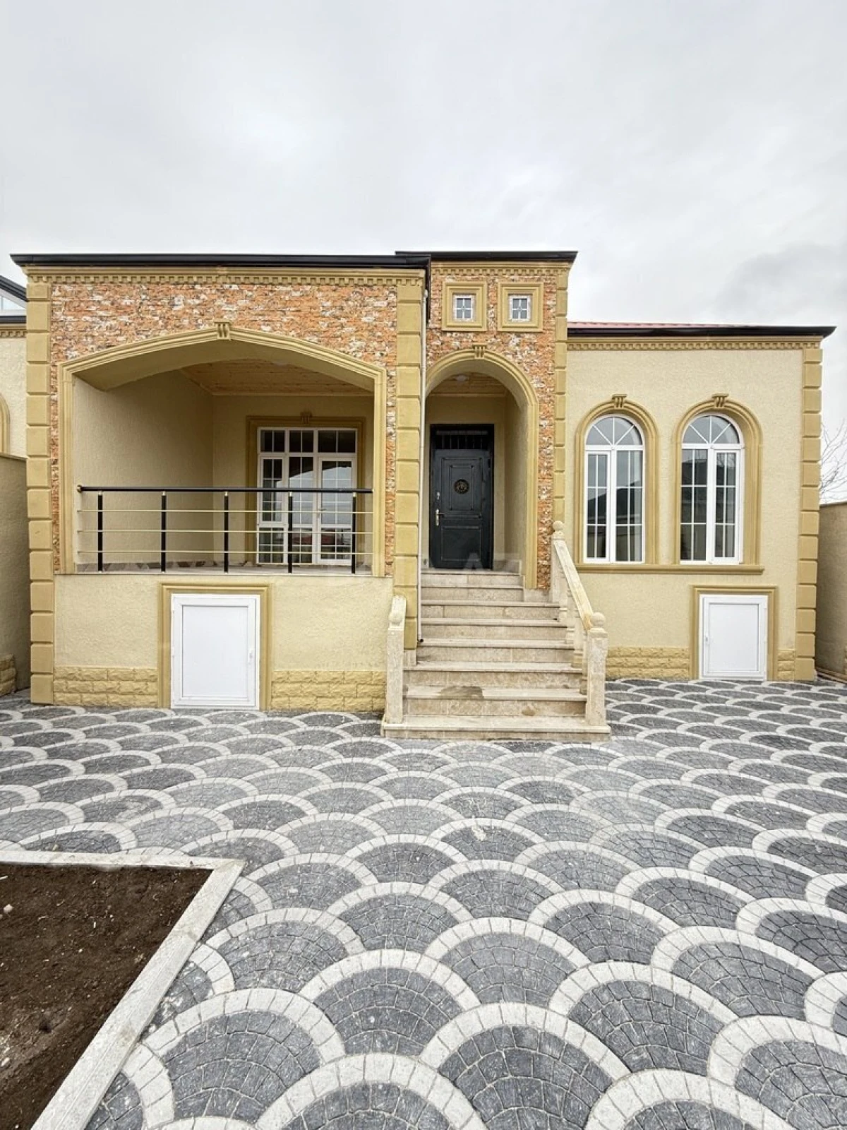 Satılır 4 otaqlı həyət evi 125 m²