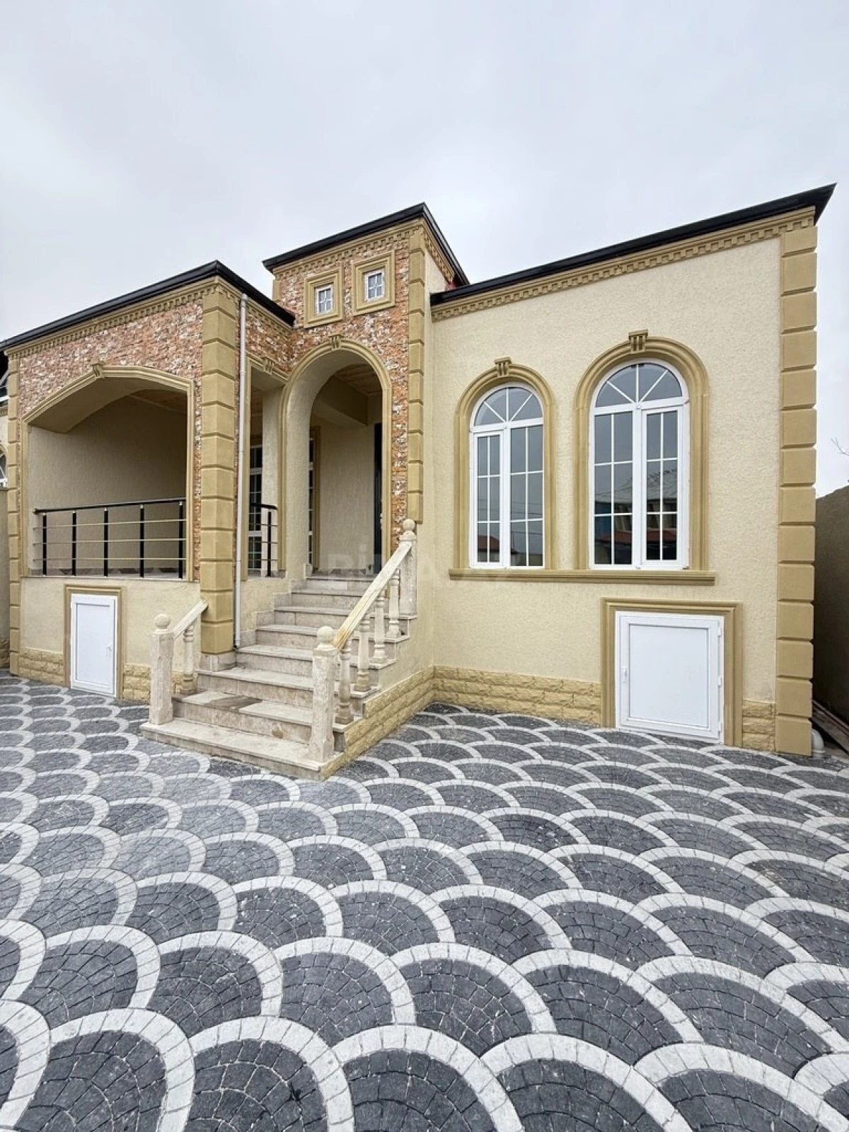 Satılır 4 otaqlı həyət evi 125 m²