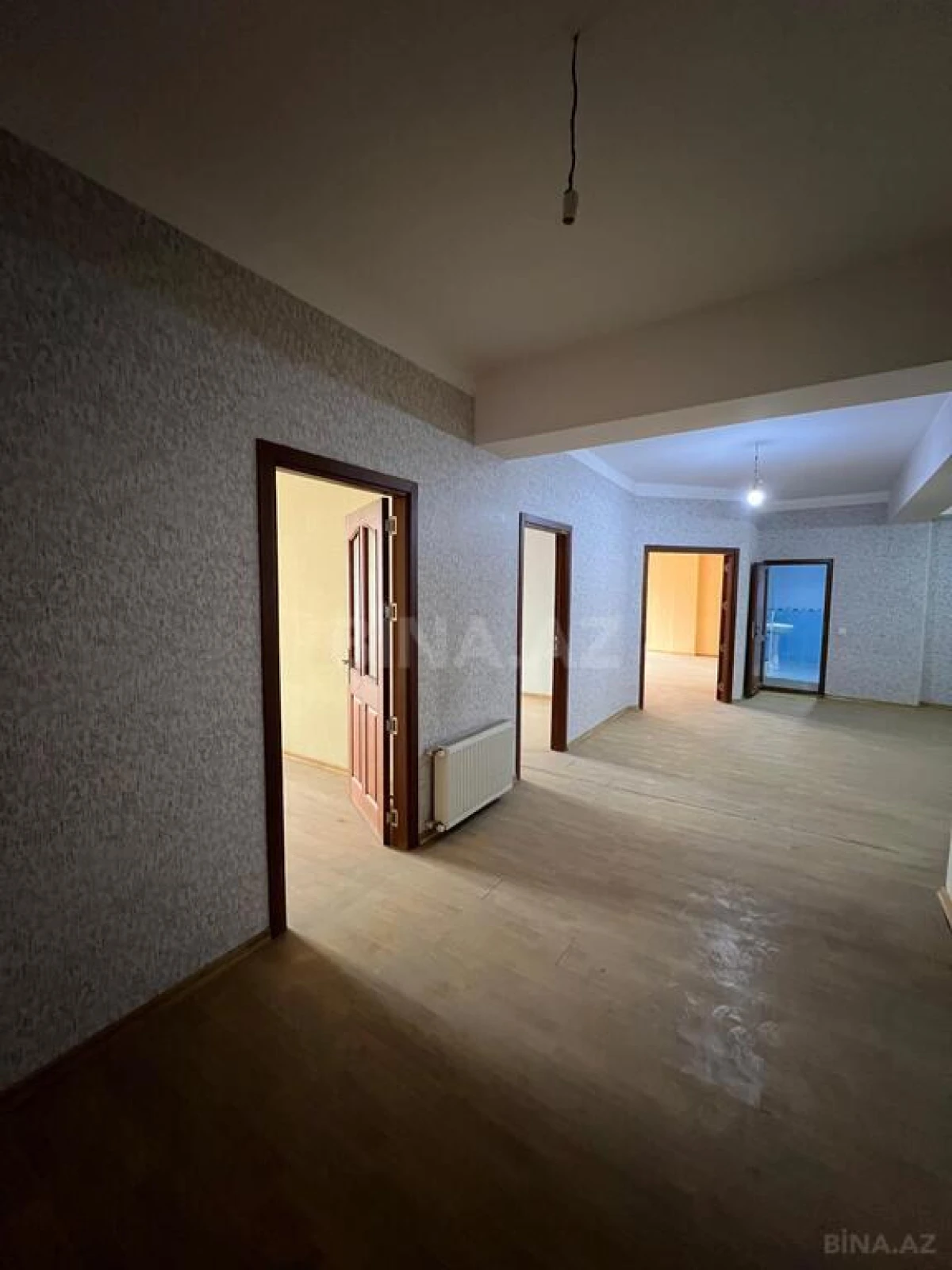 Satılır 7 otaqlı mənzil 260 m²