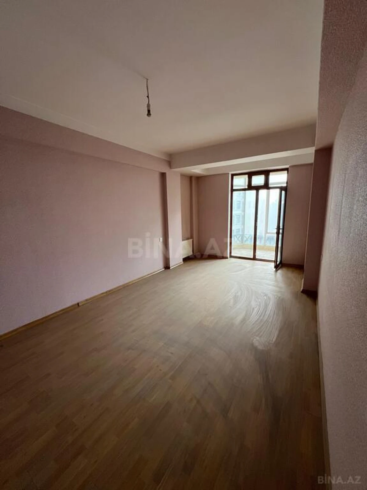 Satılır 7 otaqlı mənzil 260 m²