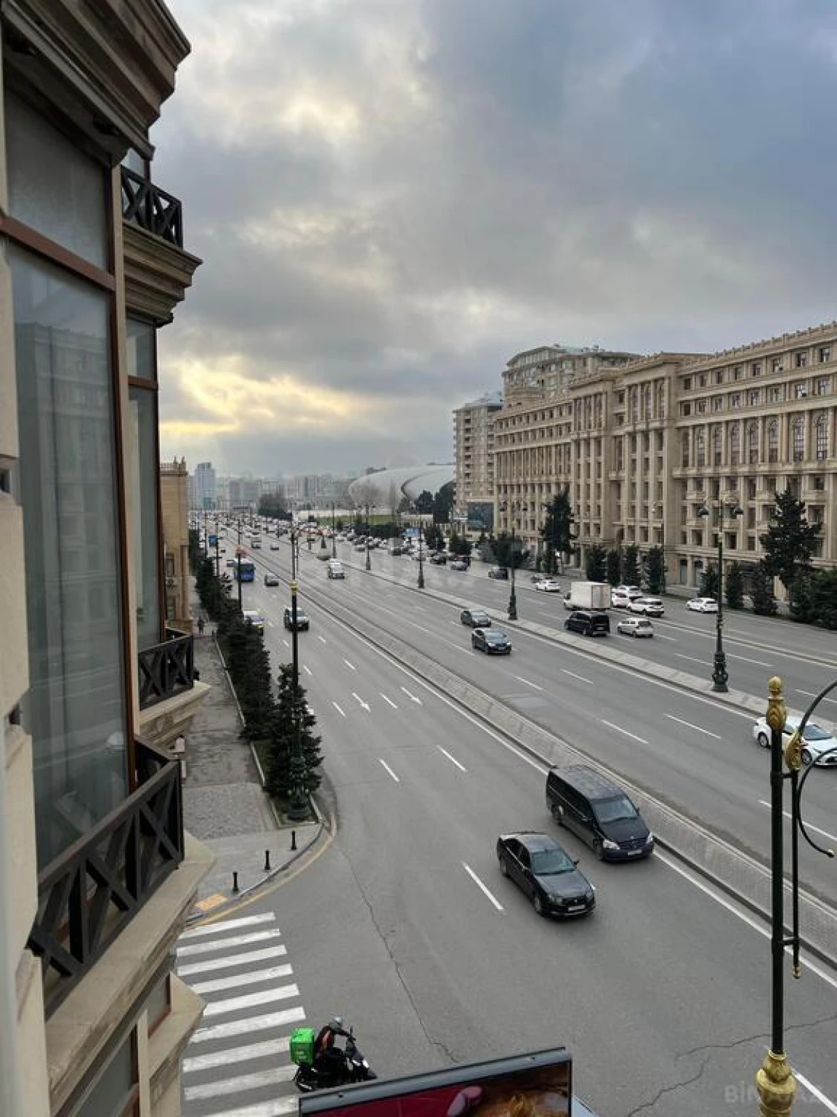 Satılır 7 otaqlı mənzil 260 m²