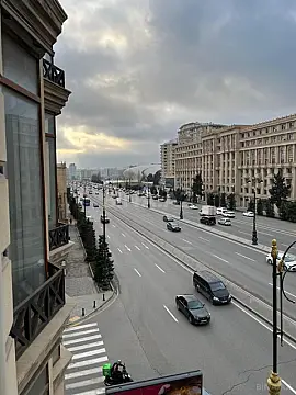 Satılır 7 otaqlı mənzil 260 m²