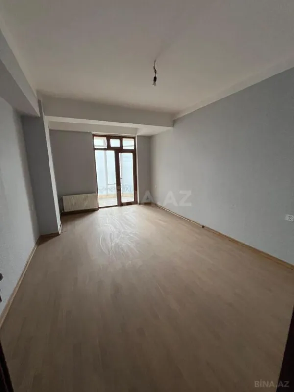 Satılır 7 otaqlı mənzil 260 m²