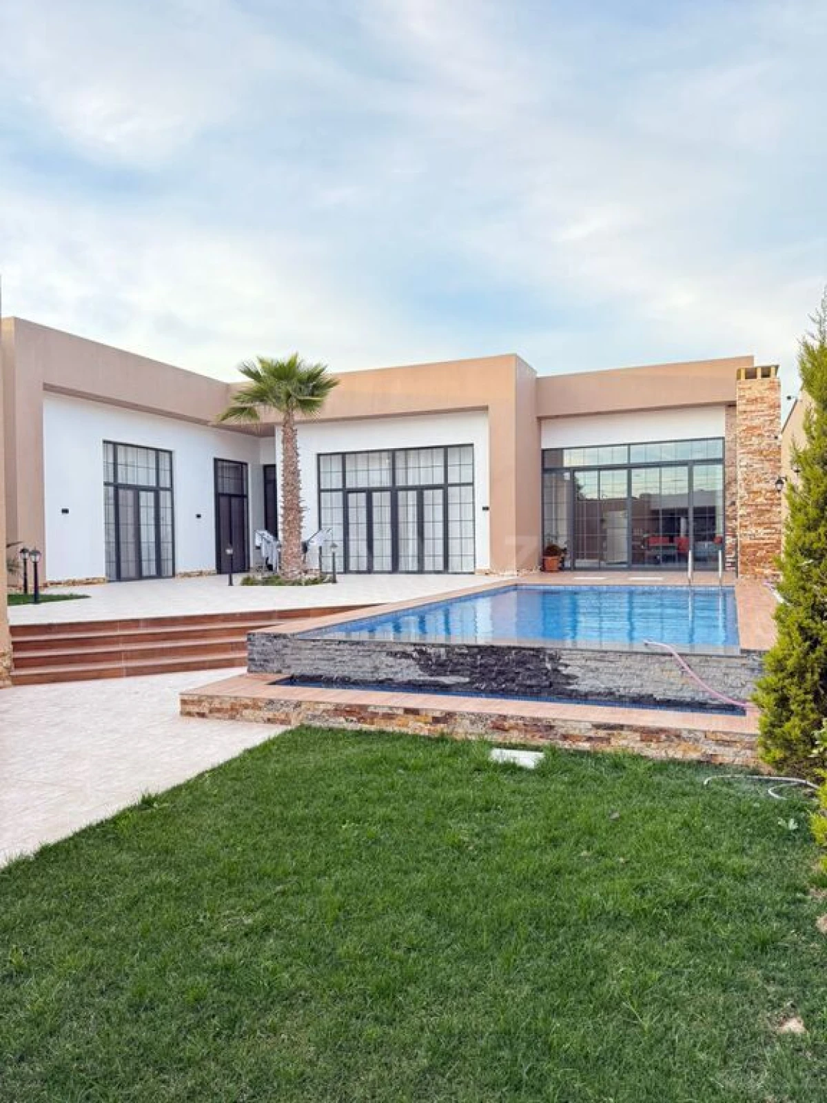 Kirayə verilir 5 otaqlı həyət evi 400 m²