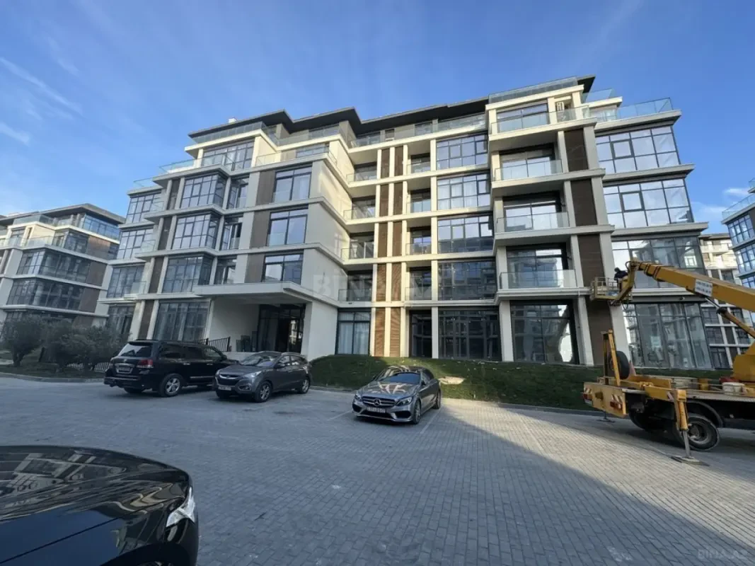 Satılır 3 otaqlı mənzil 93 m²
