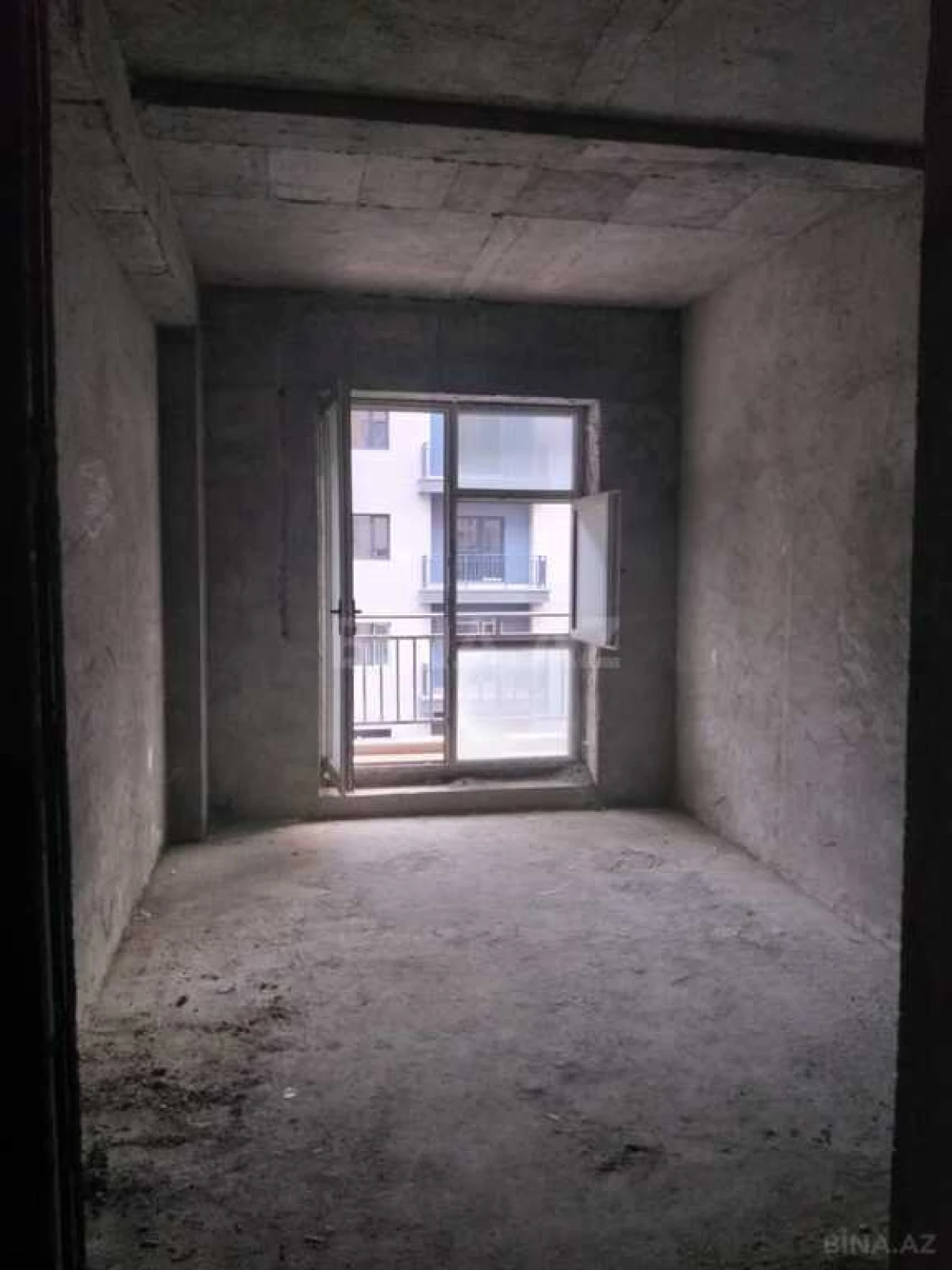 Satılır 3 otaqlı mənzil 128 m²
