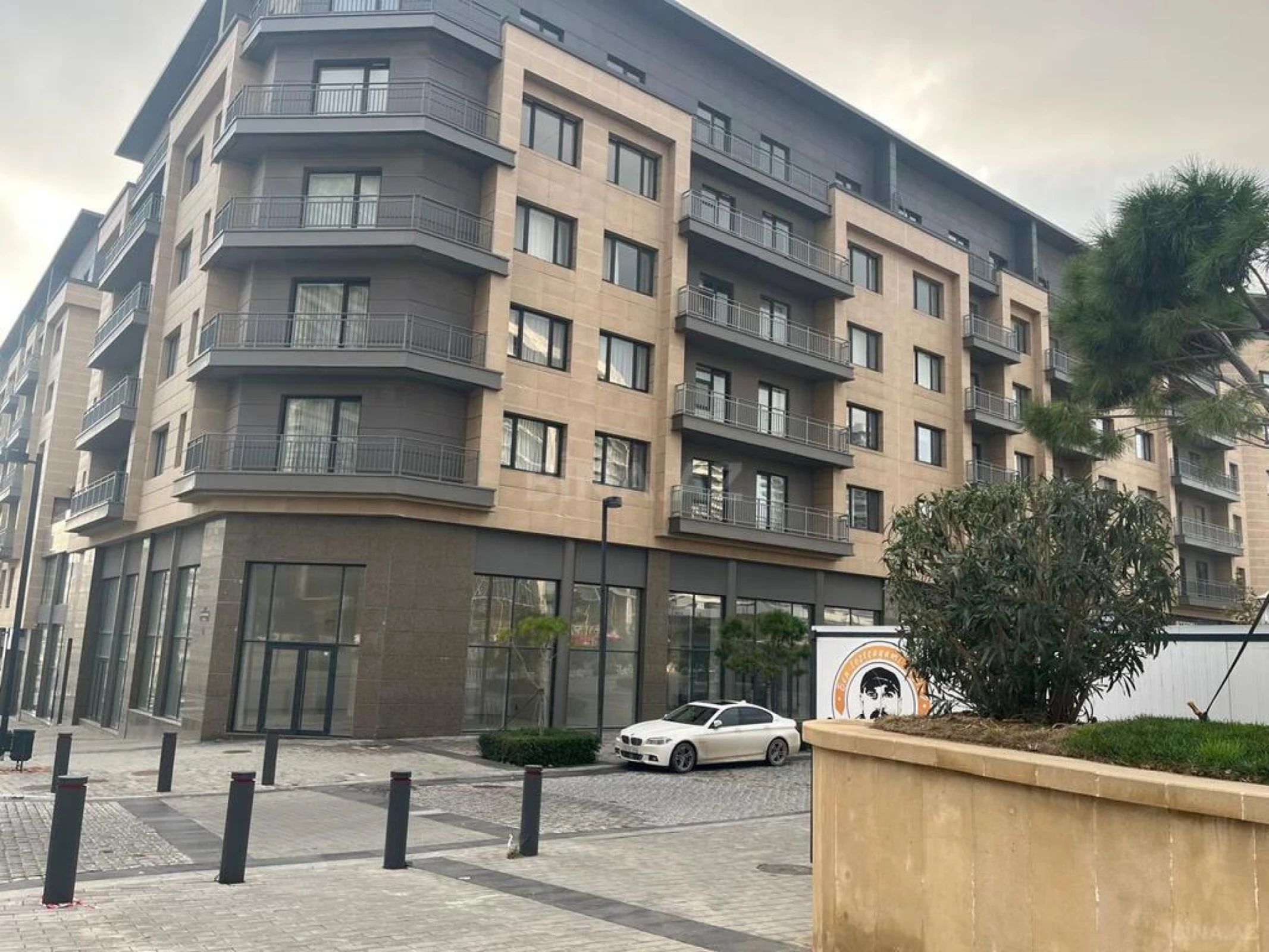 Satılır 3 otaqlı mənzil 128 m²