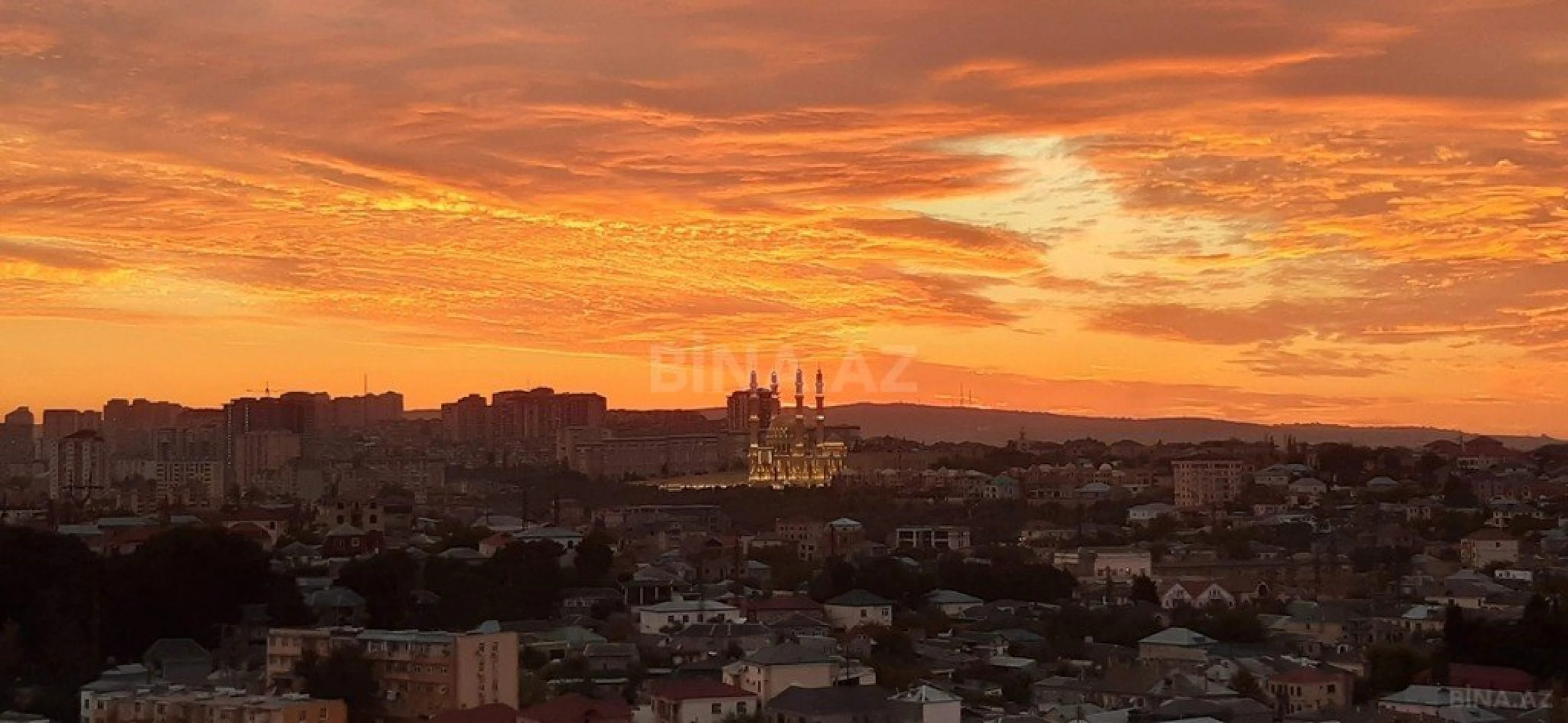 Satılır 3 otaqlı mənzil 105 m²