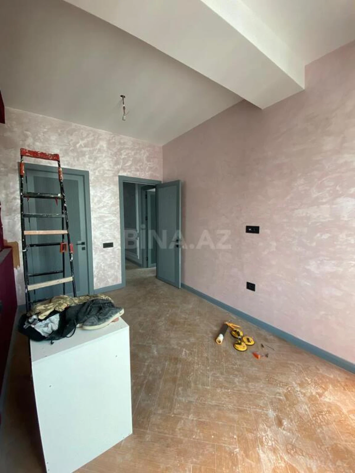 Satılır 3 otaqlı mənzil 101 m²