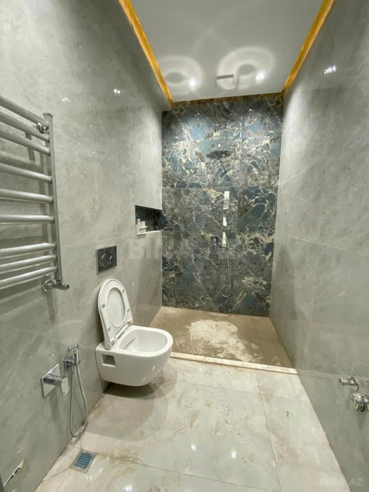 Satılır 3 otaqlı mənzil 101 m²