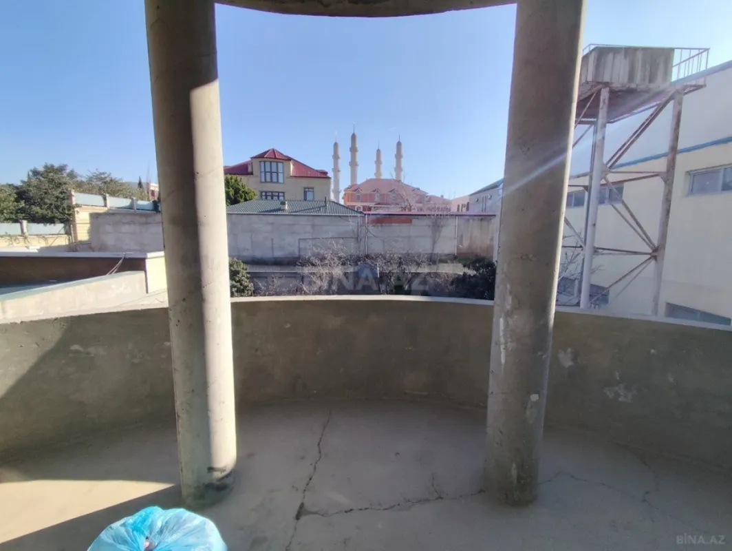 Satılır 8 otaqlı həyət evi 628.1 m²