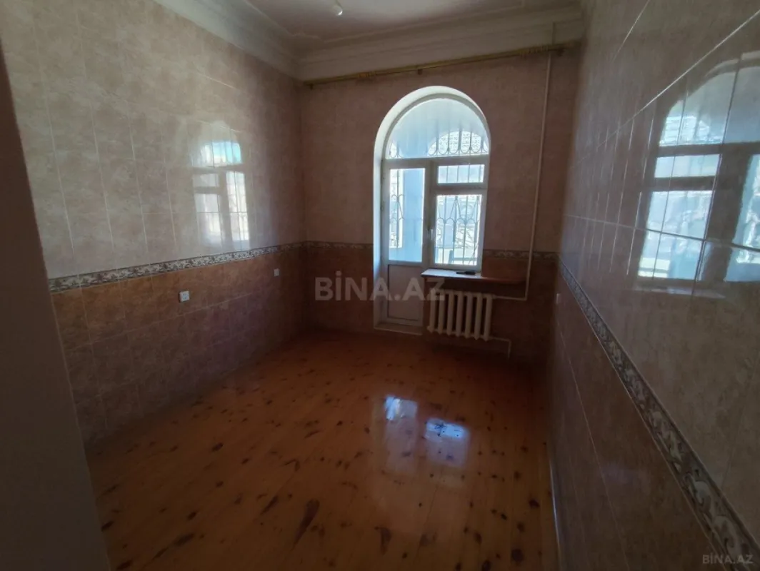 Satılır 8 otaqlı həyət evi 628.1 m²