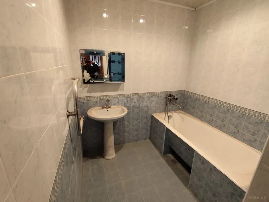 Satılır 8 otaqlı həyət evi 628.1 m²