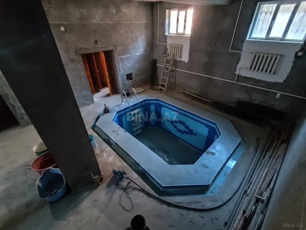 Satılır 8 otaqlı həyət evi 628.1 m²