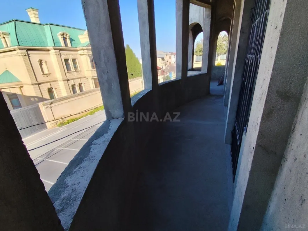 Satılır 8 otaqlı həyət evi 628.1 m²