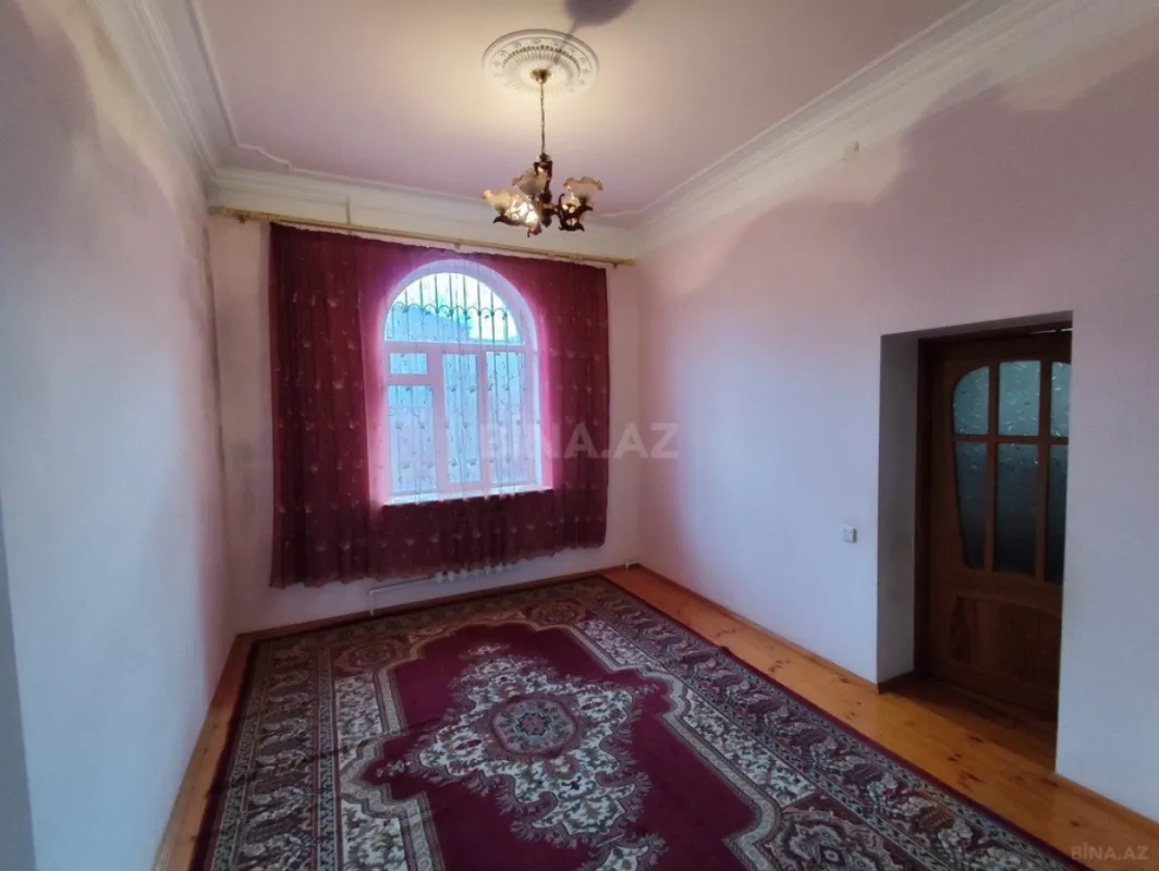 Satılır 8 otaqlı həyət evi 628.1 m²