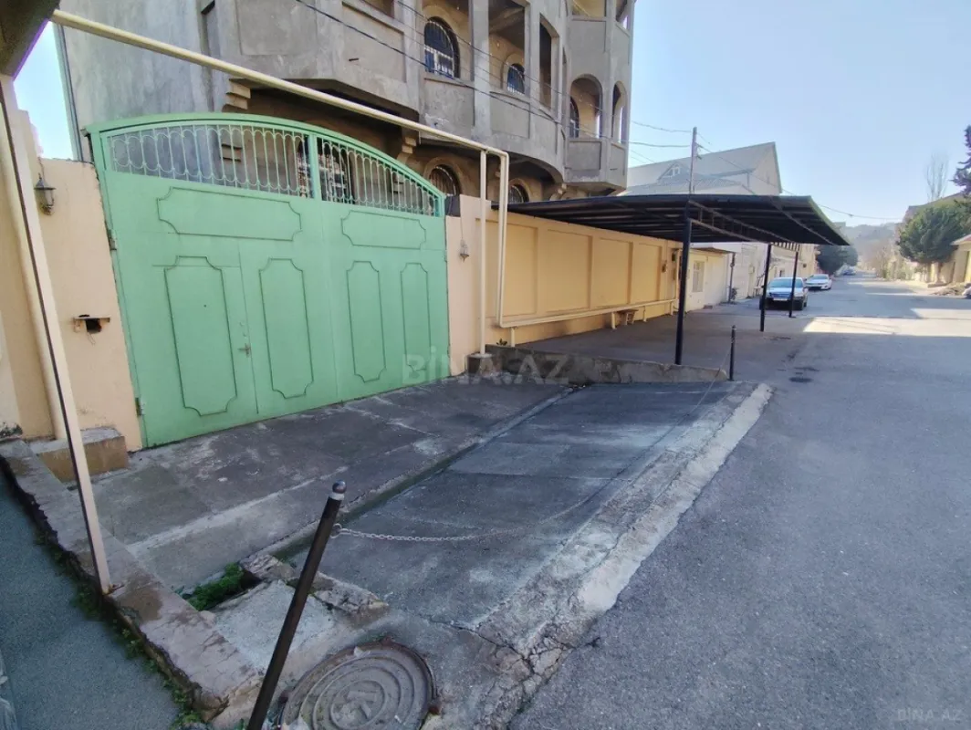 Satılır 8 otaqlı həyət evi 628.1 m²