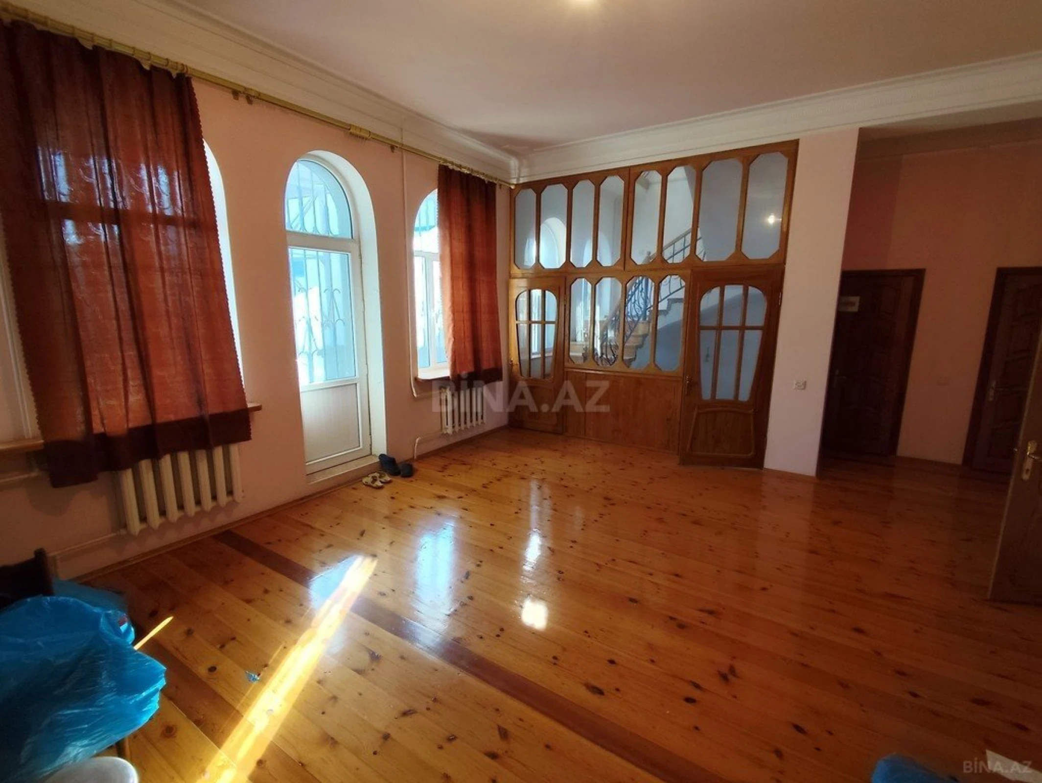 Satılır 8 otaqlı həyət evi 628.1 m²