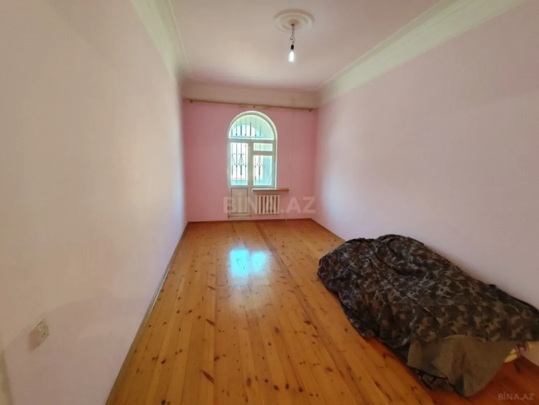 Satılır 8 otaqlı həyət evi 628.1 m²