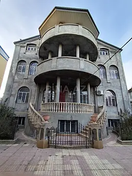 Satılır 8 otaqlı həyət evi 628.1 m²