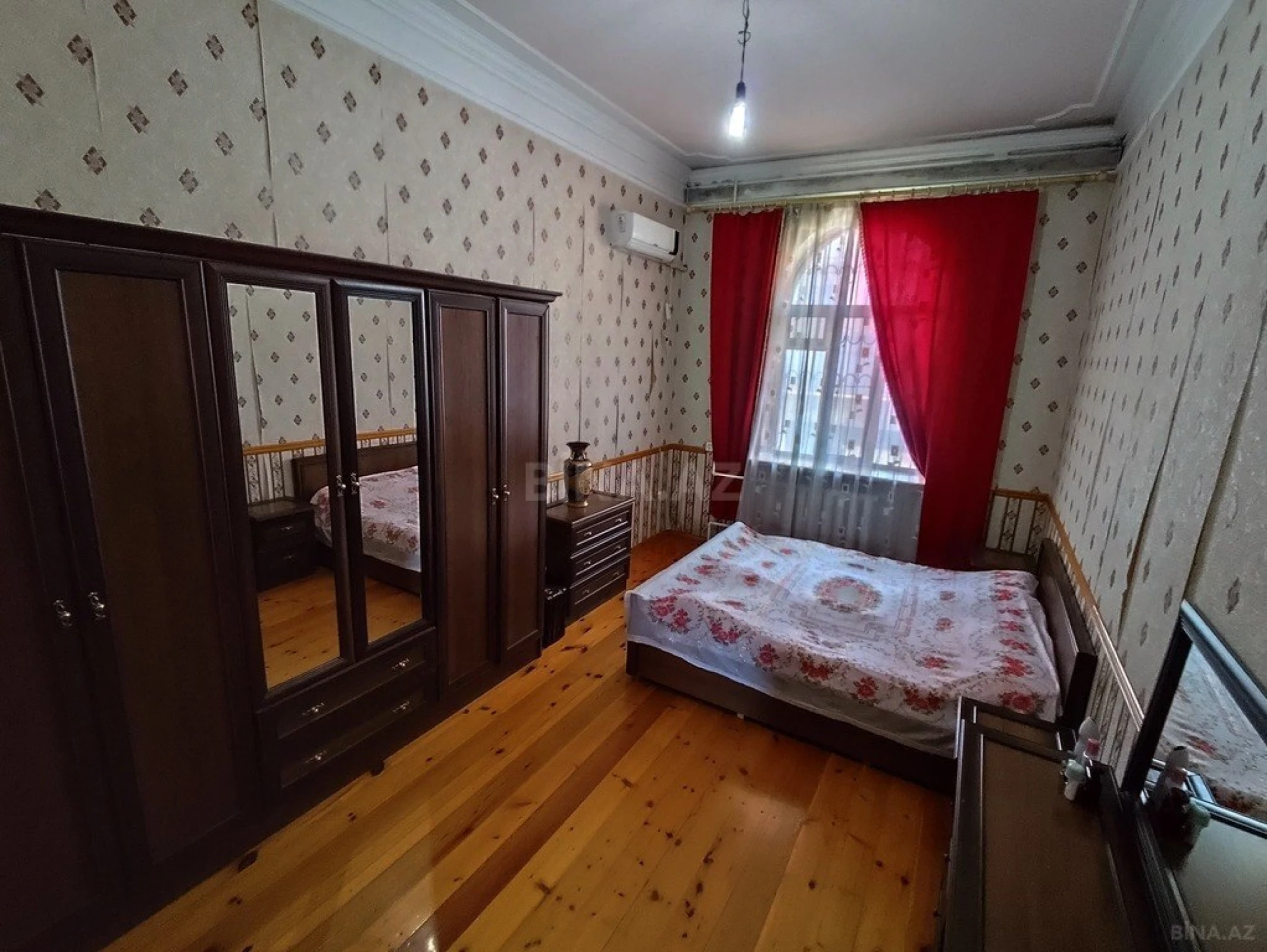 Satılır 8 otaqlı həyət evi 628.1 m²