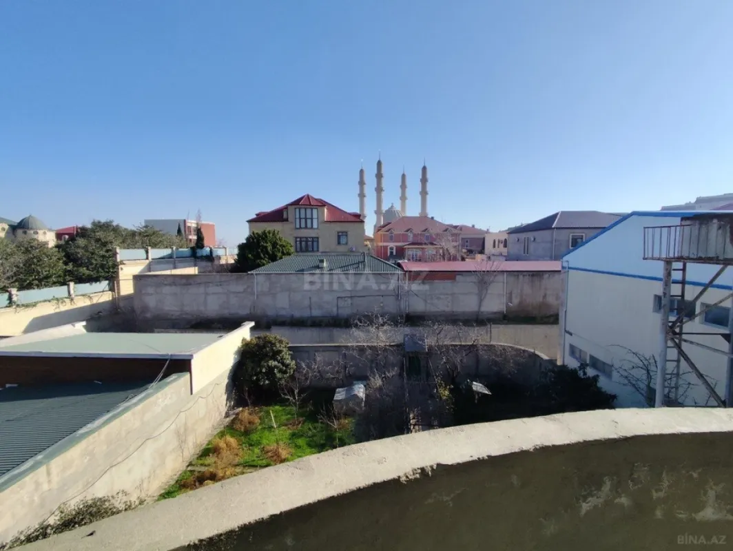 Satılır 8 otaqlı həyət evi 628.1 m²