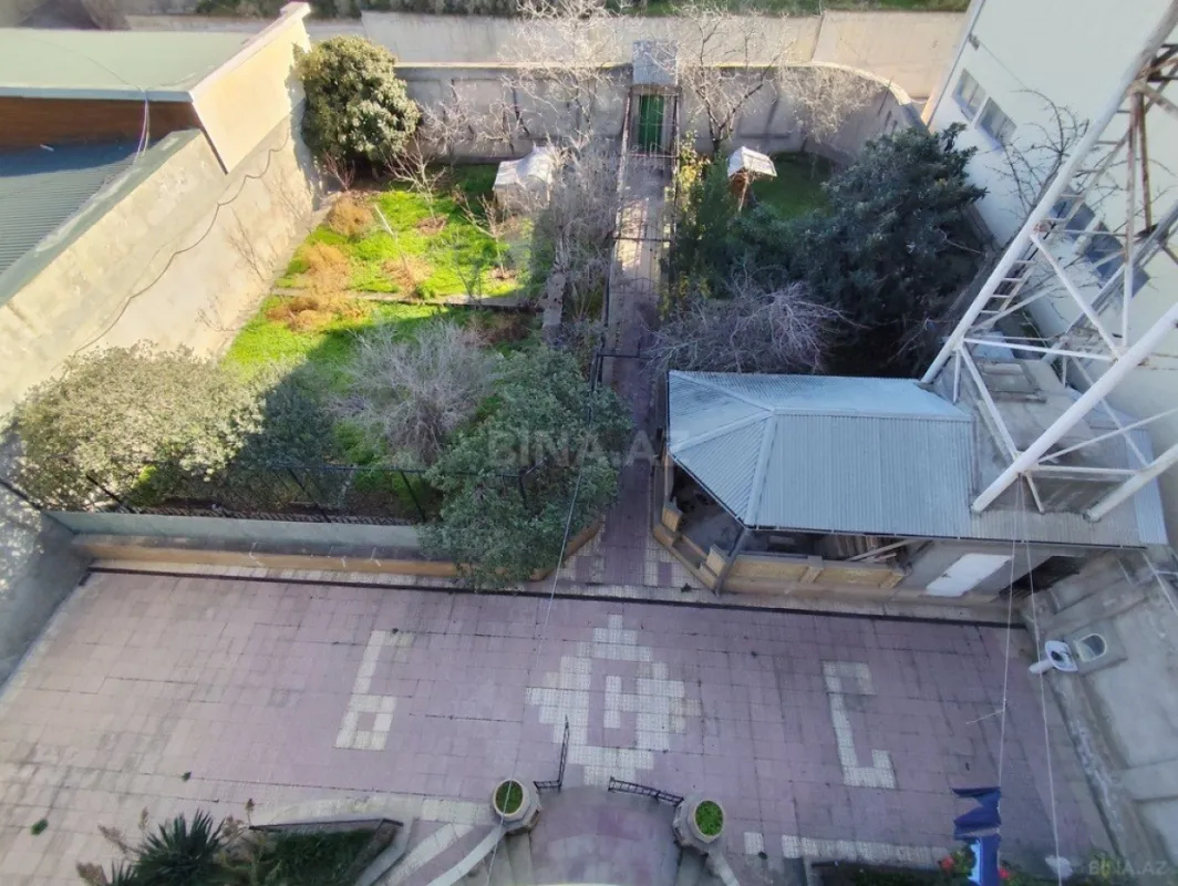 Satılır 8 otaqlı həyət evi 628.1 m²