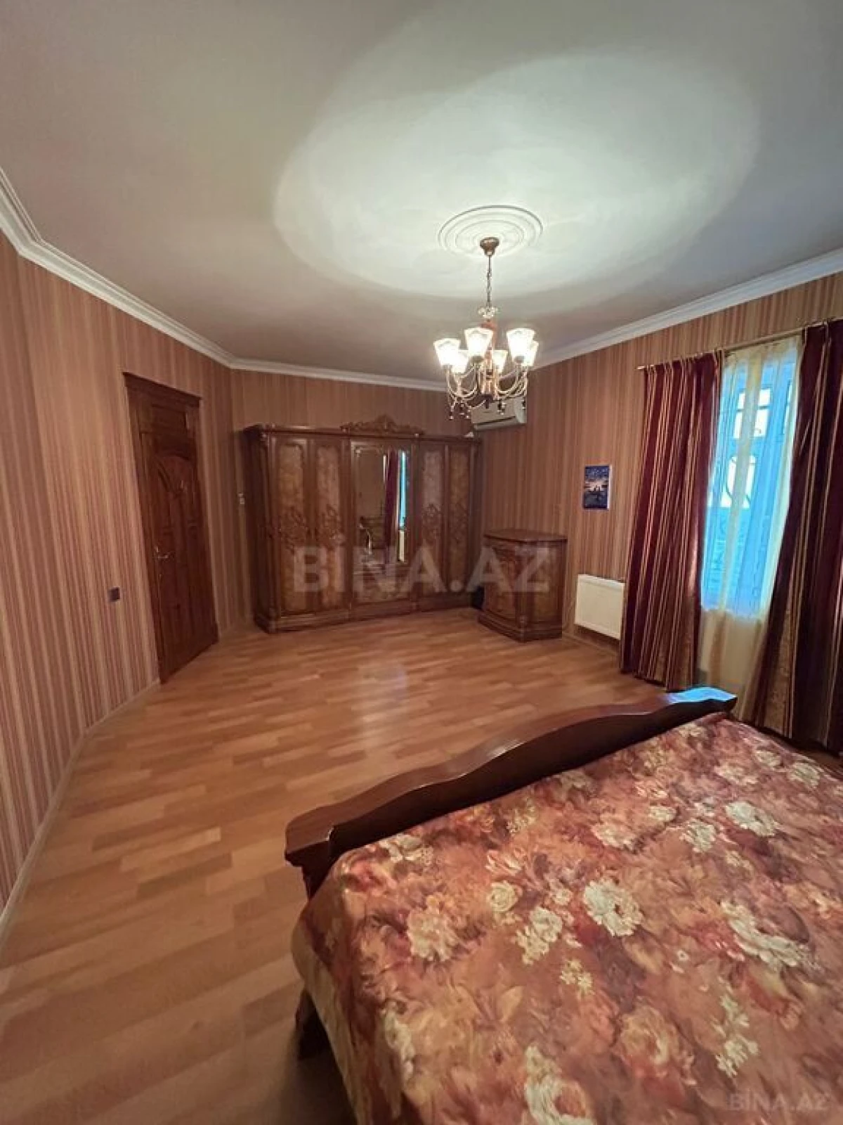 Satılır 7 otaqlı həyət evi 335 m²