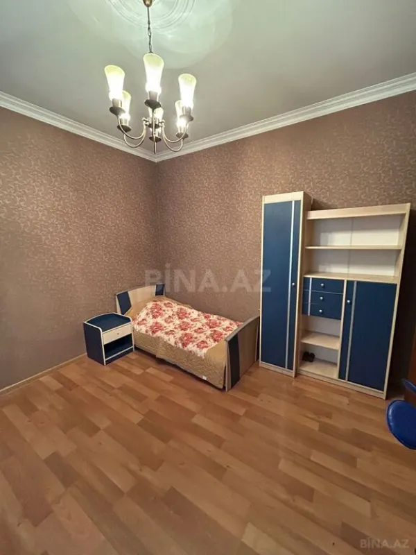 Satılır 7 otaqlı həyət evi 335 m²