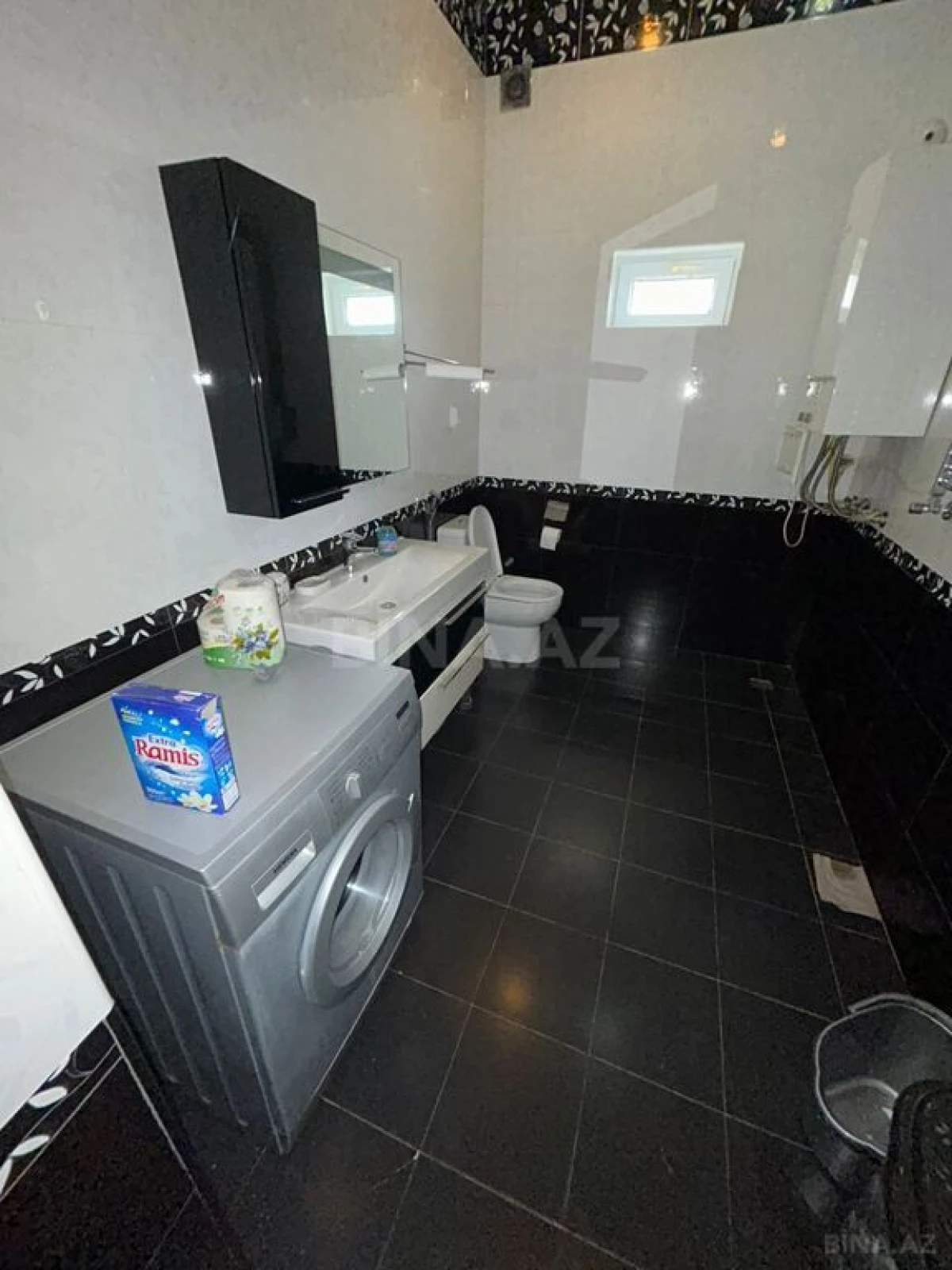 Satılır 7 otaqlı həyət evi 335 m²