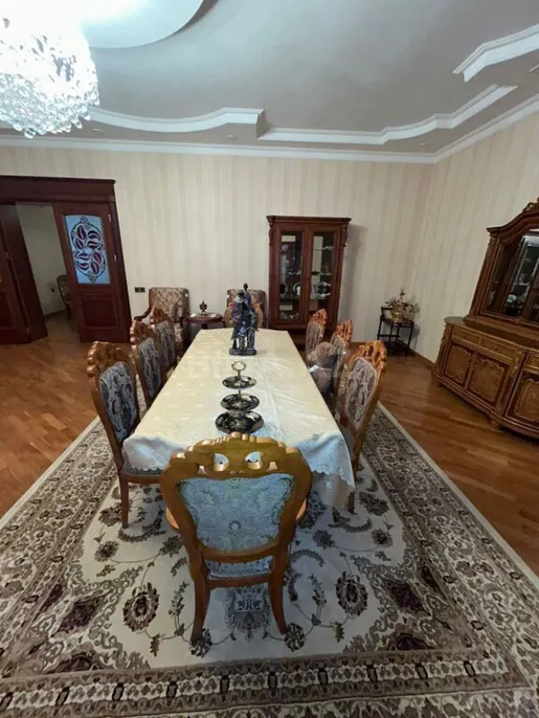 Satılır 7 otaqlı həyət evi 335 m²