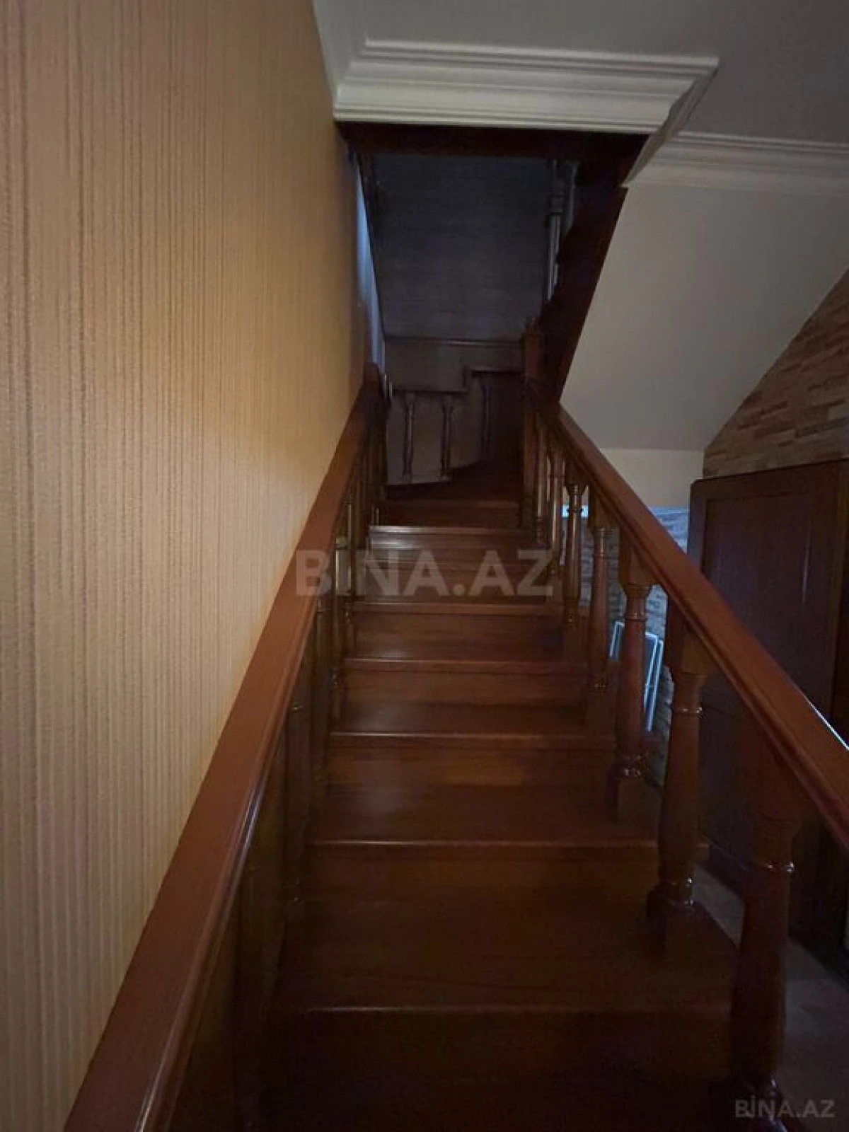 Satılır 7 otaqlı həyət evi 335 m²