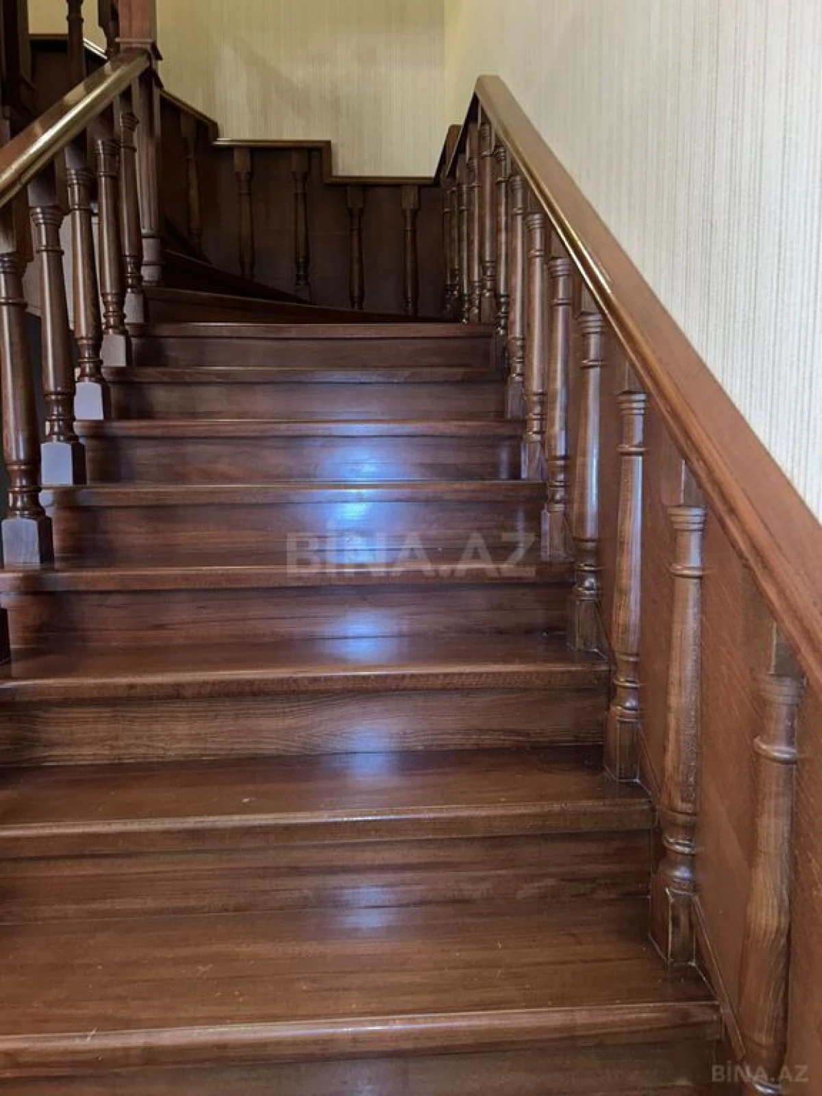 Satılır 7 otaqlı həyət evi 335 m²