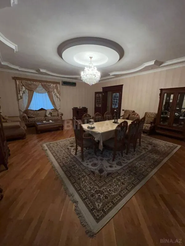 Satılır 7 otaqlı həyət evi 335 m²