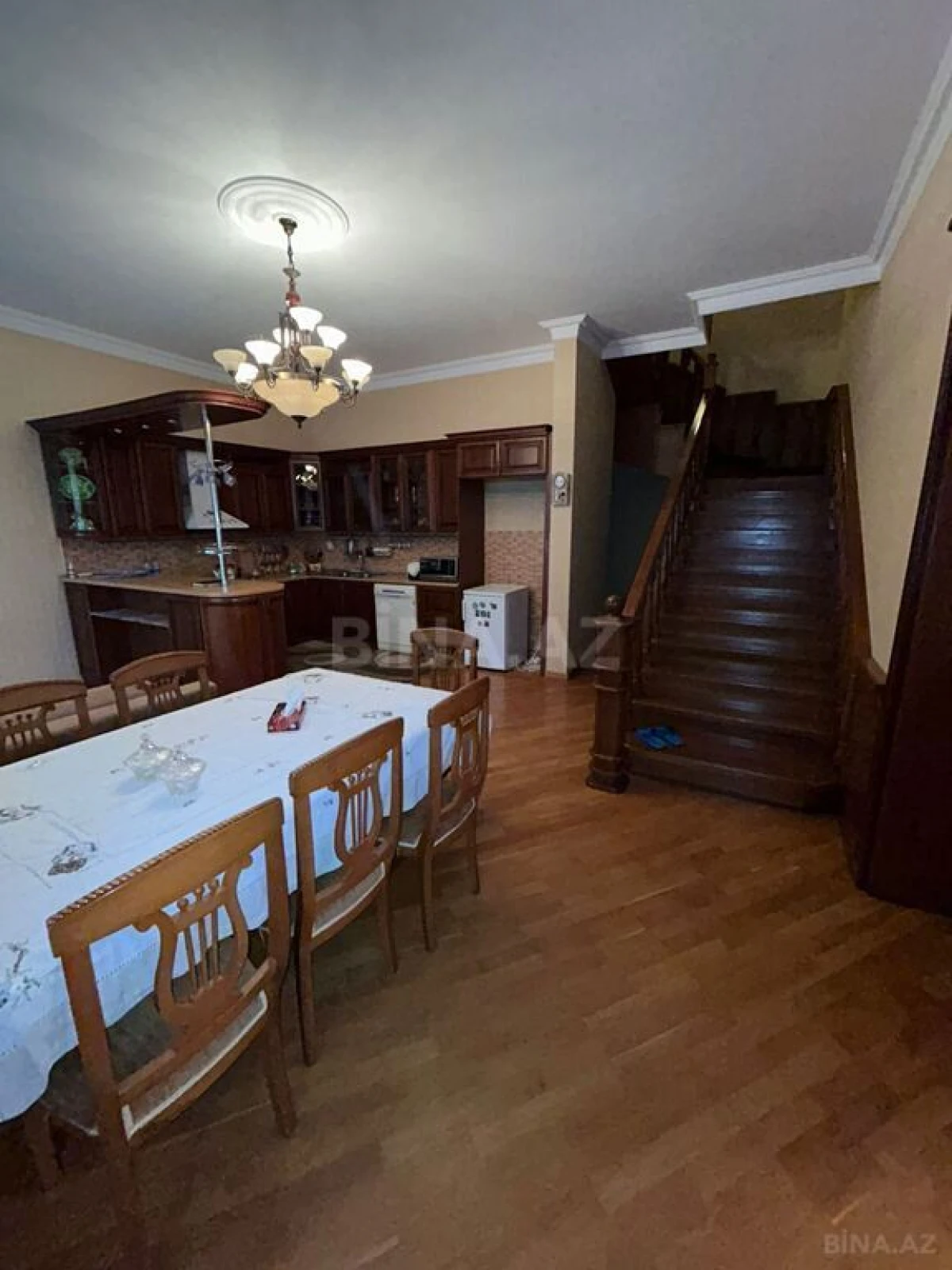 Satılır 7 otaqlı həyət evi 335 m²