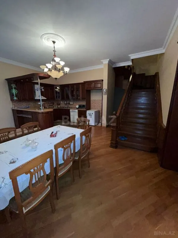 Satılır 7 otaqlı həyət evi 335 m²