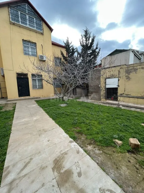 Satılır 7 otaqlı həyət evi 335 m²