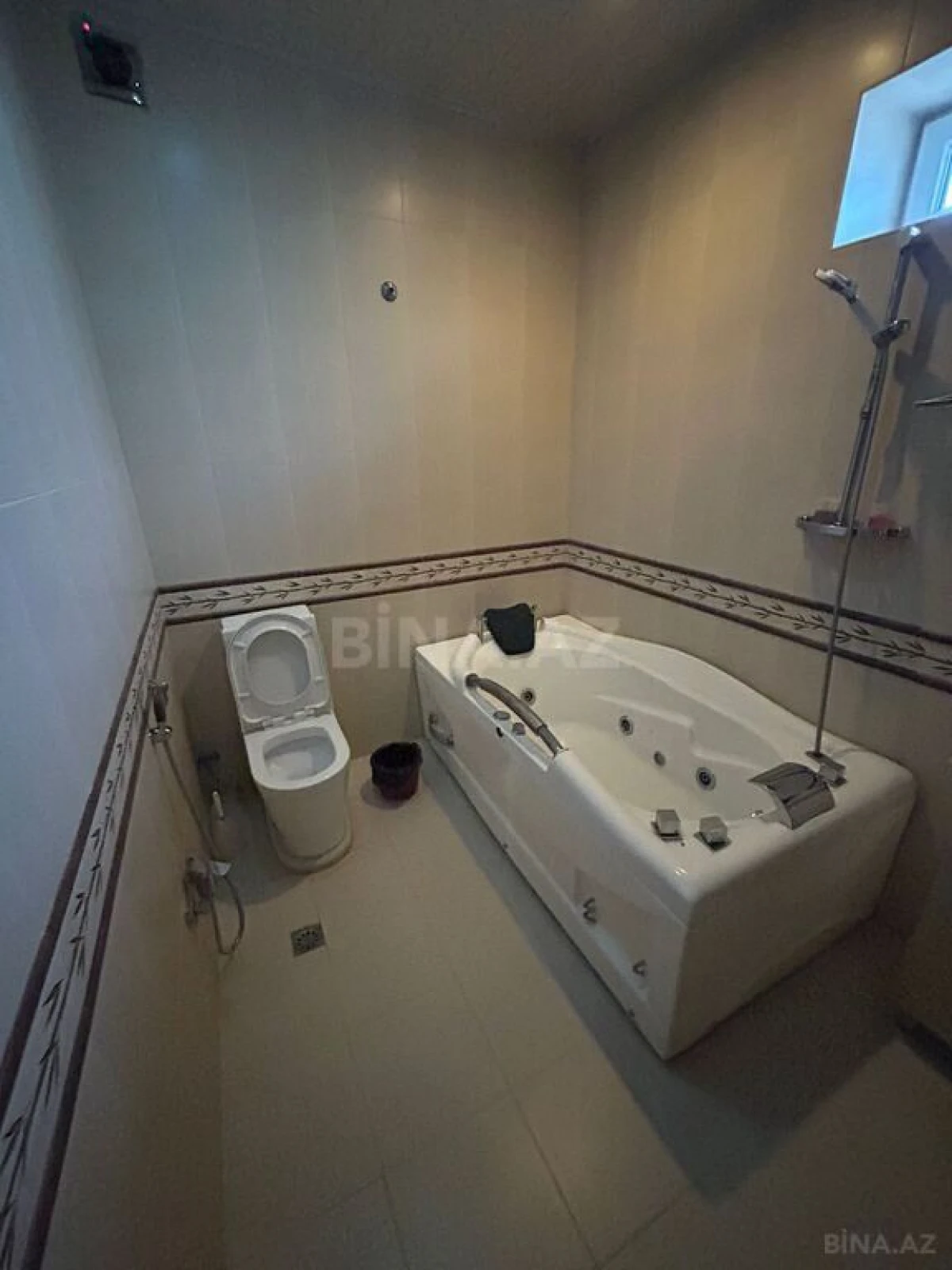 Satılır 7 otaqlı həyət evi 335 m²