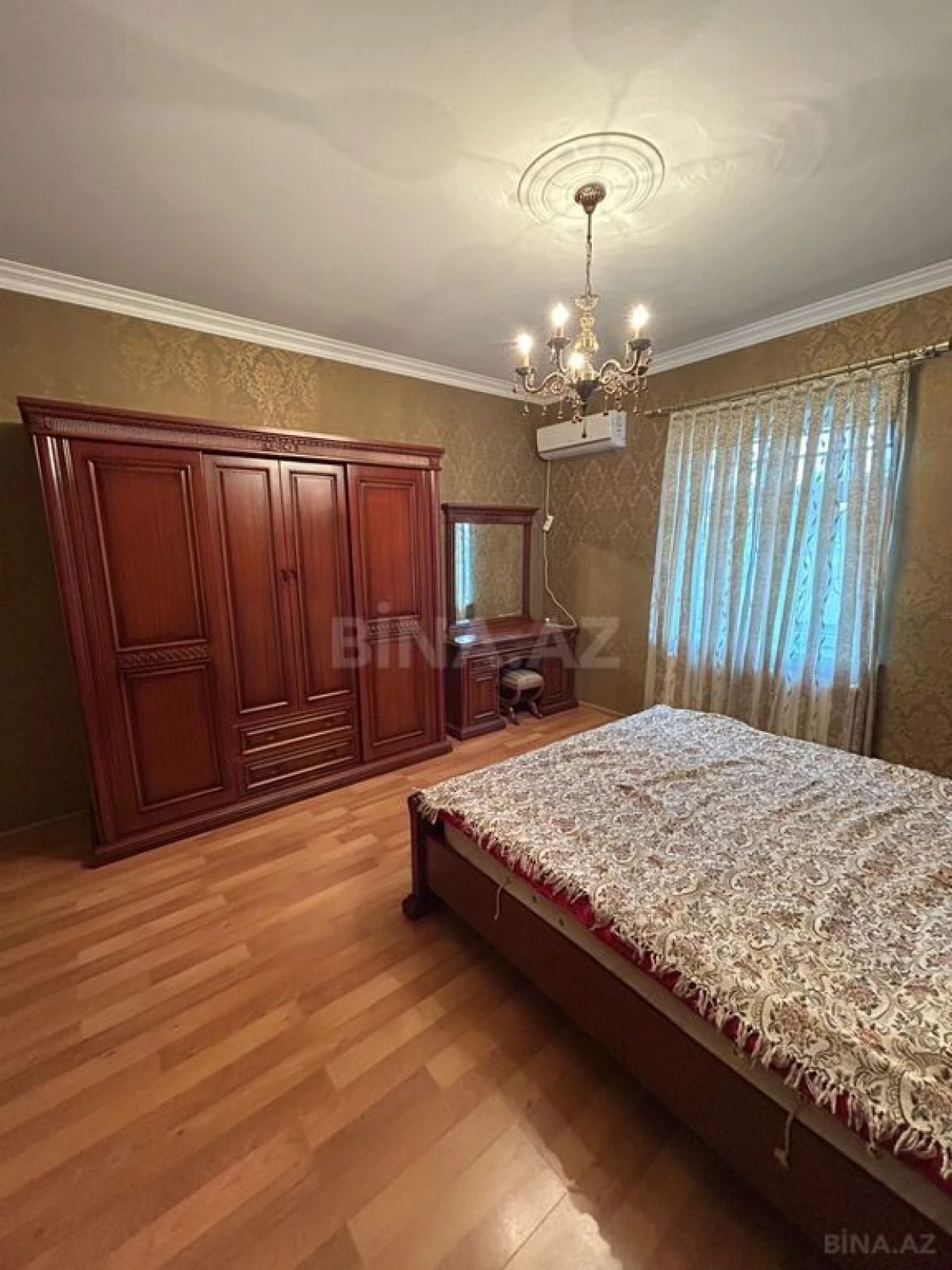 Satılır 7 otaqlı həyət evi 335 m²