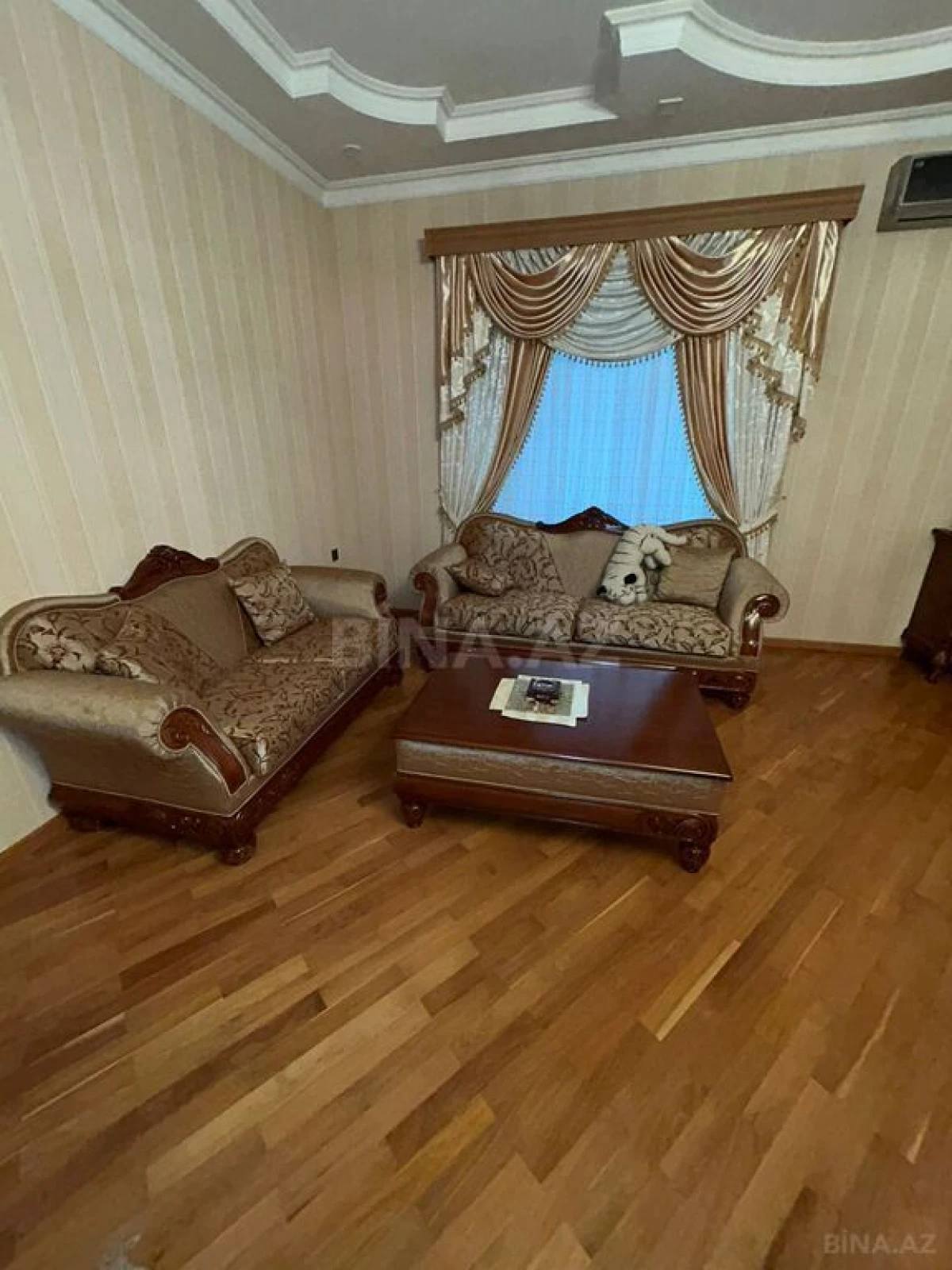 Satılır 7 otaqlı həyət evi 335 m²