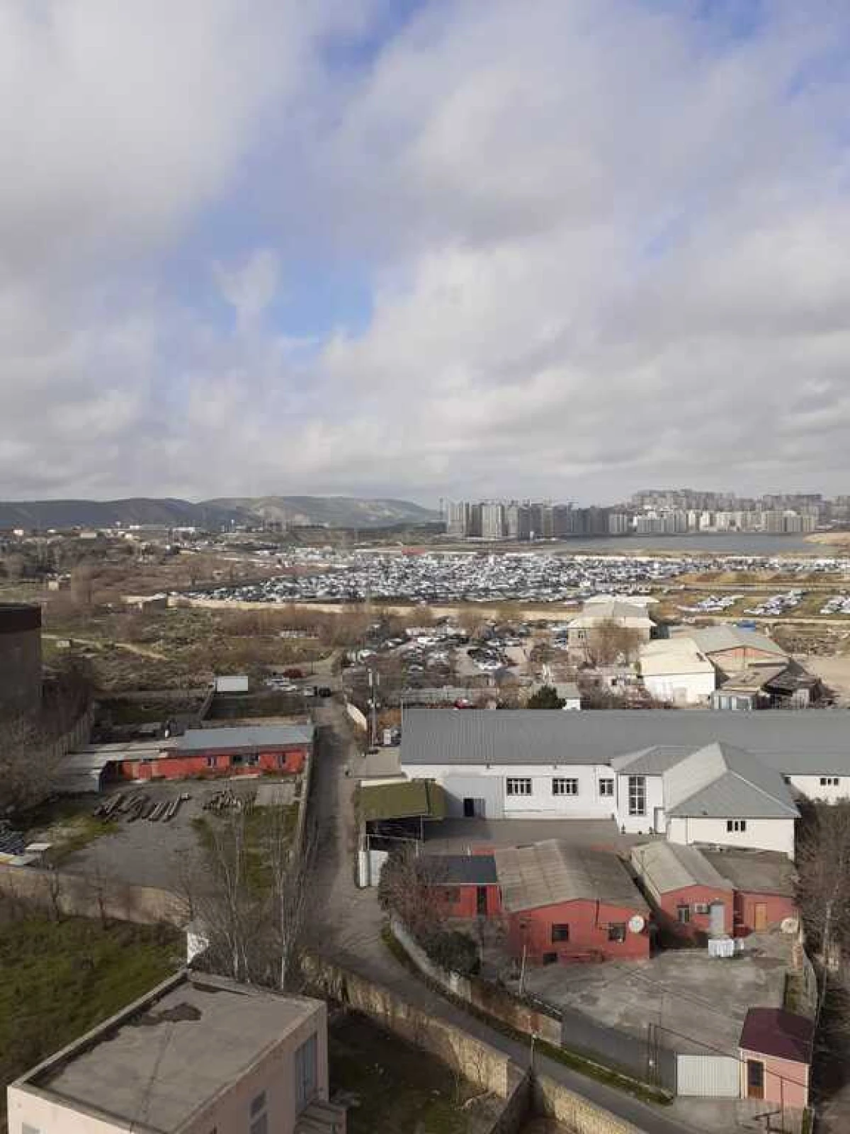 Satılır 3 otaqlı mənzil 135 m²