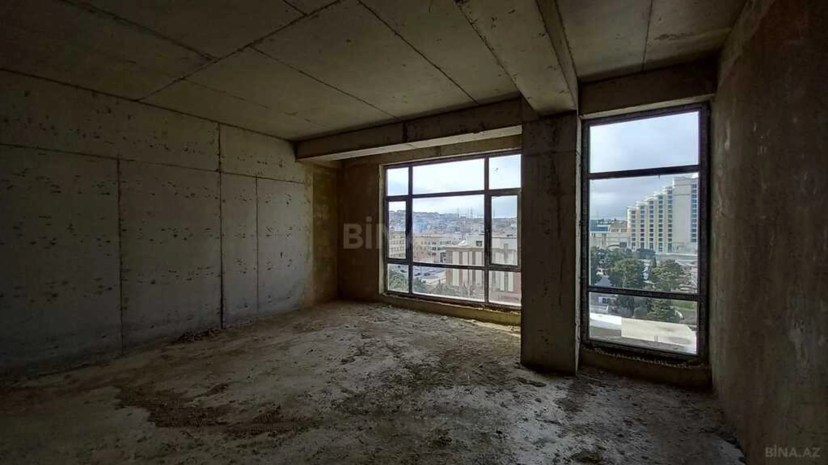 Satılır 3 otaqlı mənzil 135 m²
