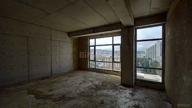 Satılır 3 otaqlı mənzil 135 m²