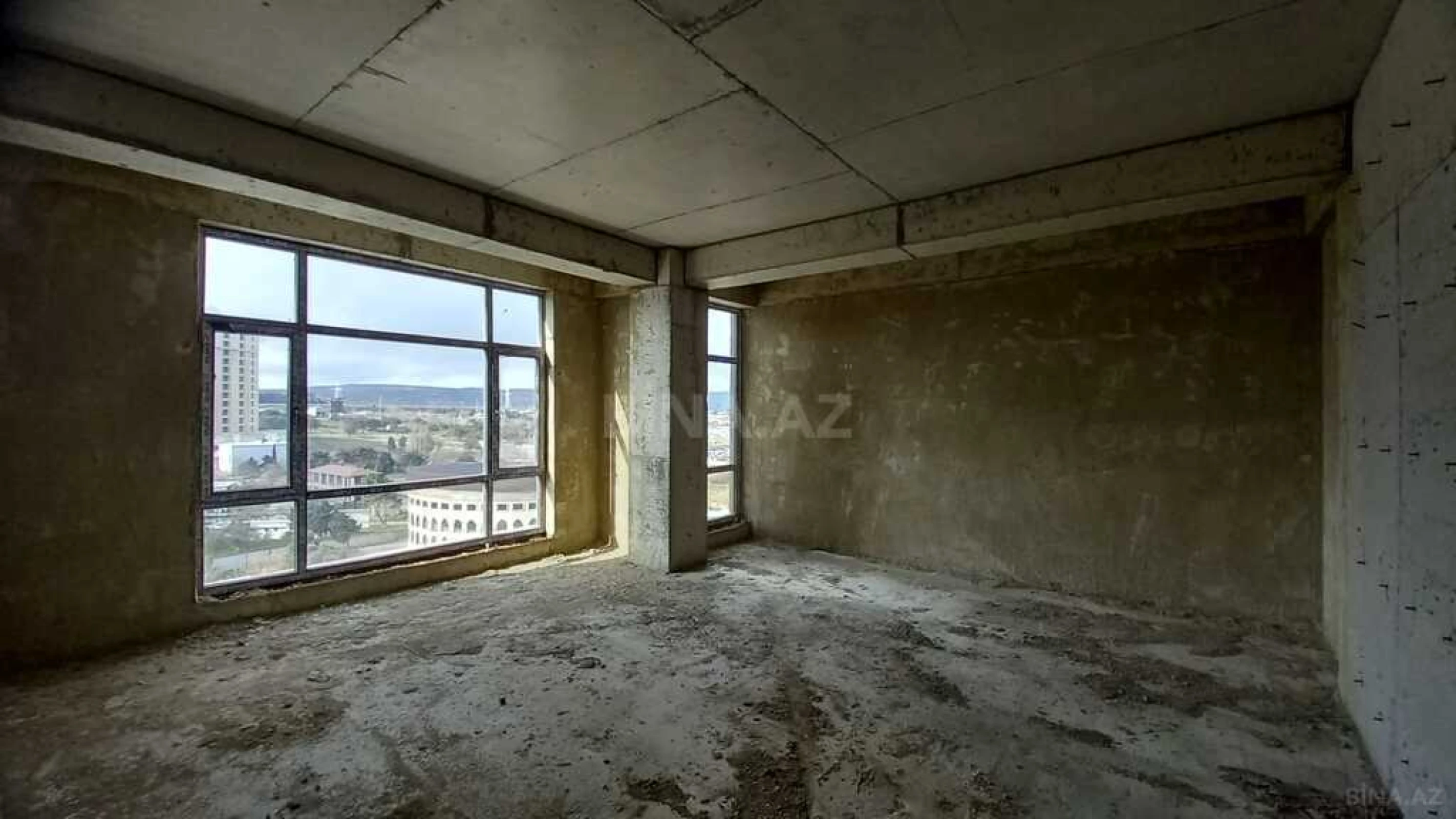 Satılır 3 otaqlı mənzil 135 m²