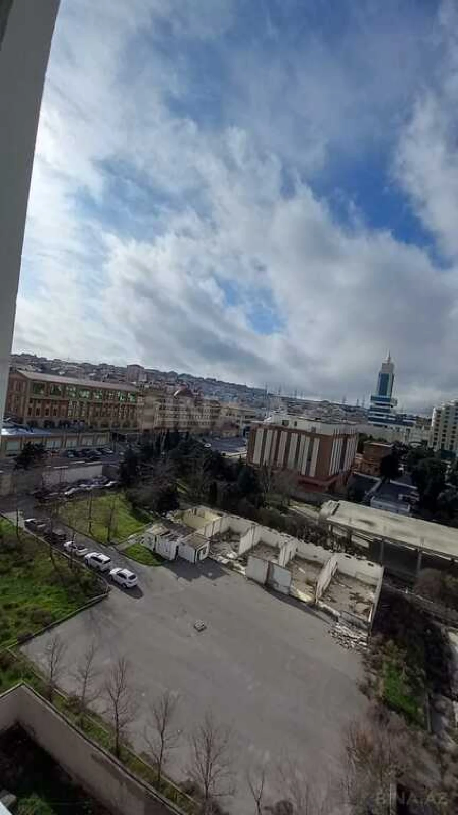 Satılır 3 otaqlı mənzil 135 m²