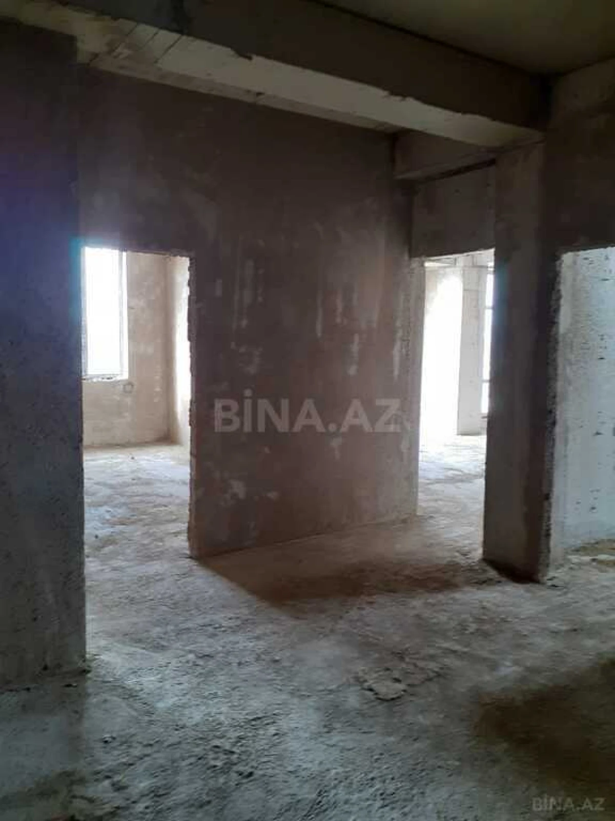 Satılır 3 otaqlı mənzil 135 m²